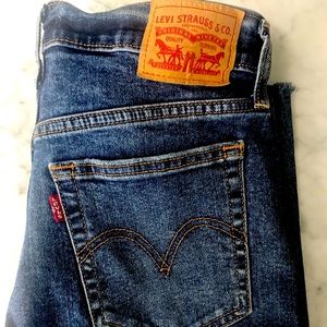 Levi Strauss Wedgie Straight Jeans size 28